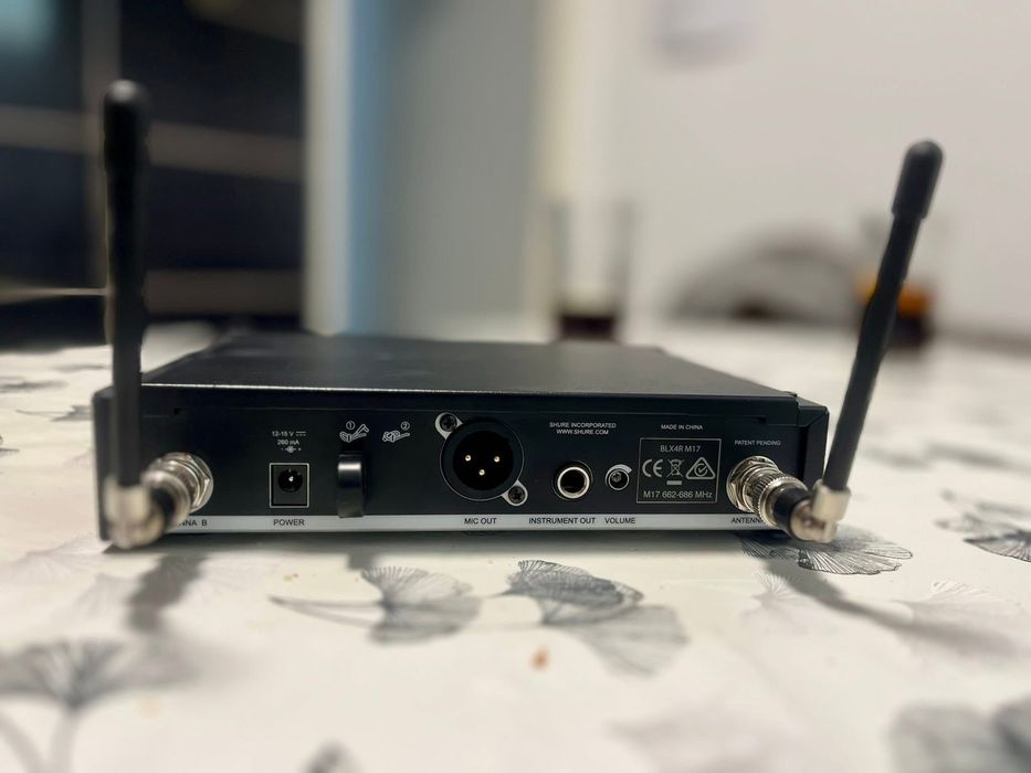 Продавам Shure BLX4R