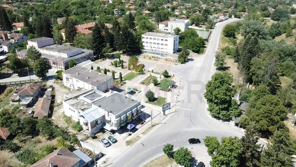 Продава се Магазин в с. Гроздьово, Област Варна - 985 кв.м за 102 €/кв.м - Снимка #2