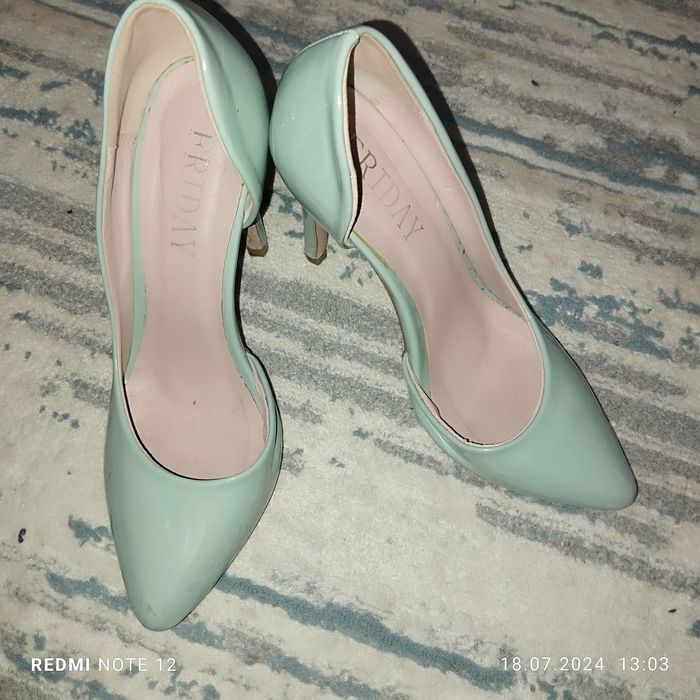 Продам туфли ,кроссы 37 рр барлыгы.