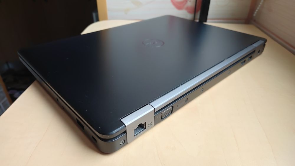 Laptop Dell 5470==i5-6440HQ==256GB SSD==8GB DDR4==Video DEDICAT R7 2GB