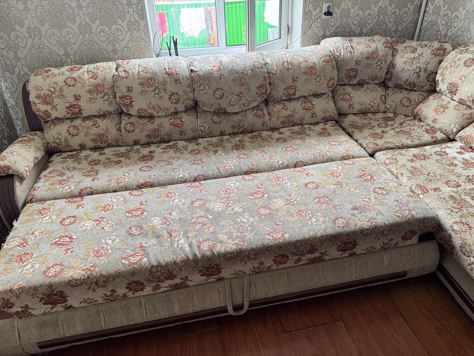 Продам комплект угловой диван и 2 кресла