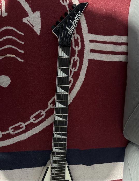 Электрогитара Jackson king V js32