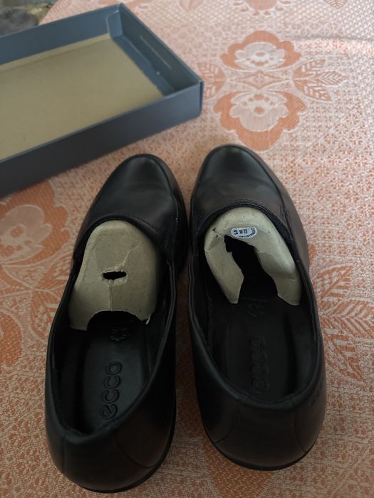 Продам туфли  черные, 38 р кожаные, ecco