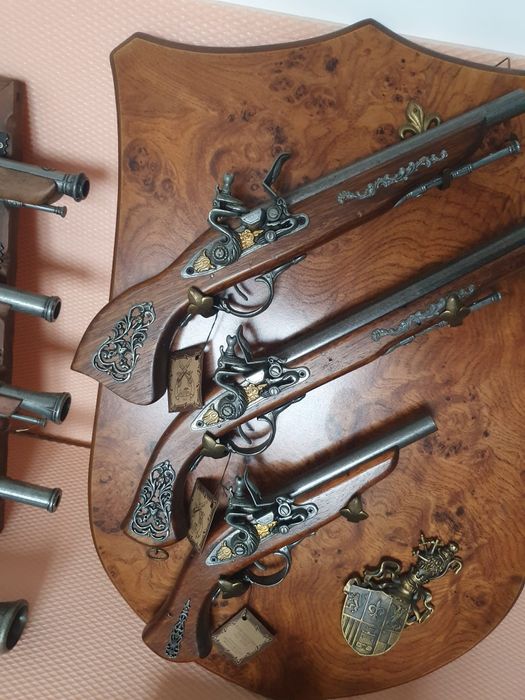 Pistoale,pusti panoplie etc