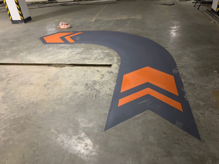 Дорожная разметка в паркинге