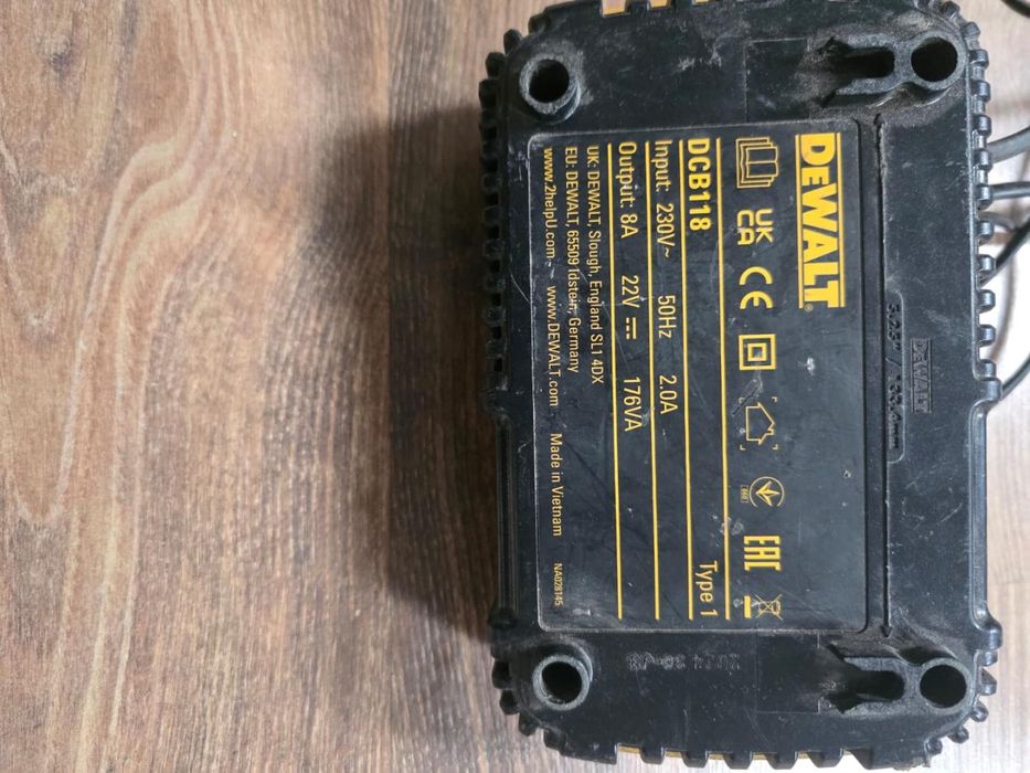 Masina compacta de gaurit si insurubat (bormasina) pe acumulator -P-