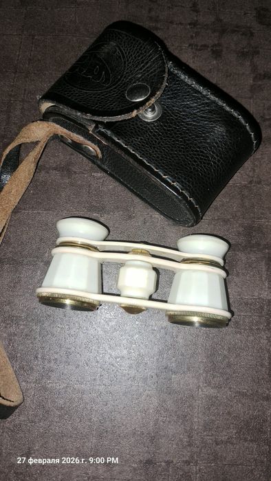 Бинокль театральный.