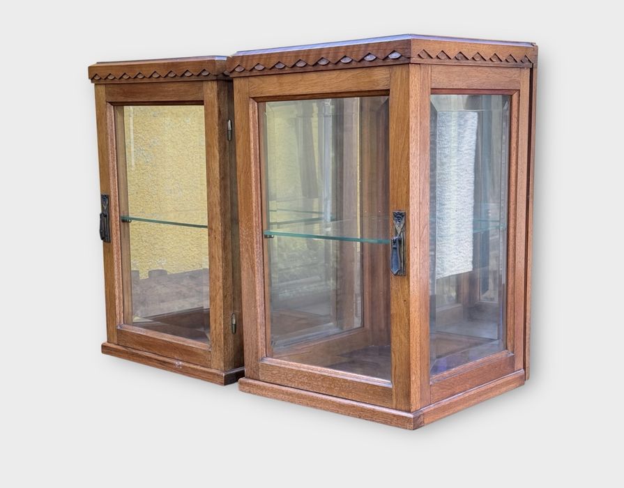 Set 2 vitrine perete/postament lemn masiv de nuc