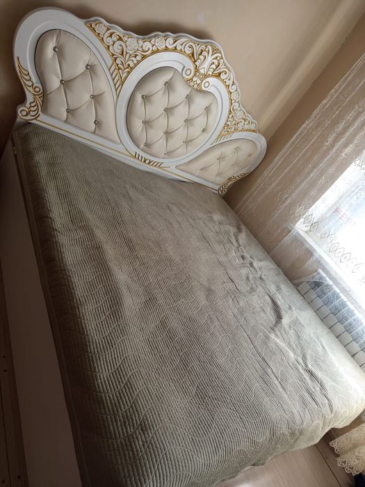 Спальный кровать