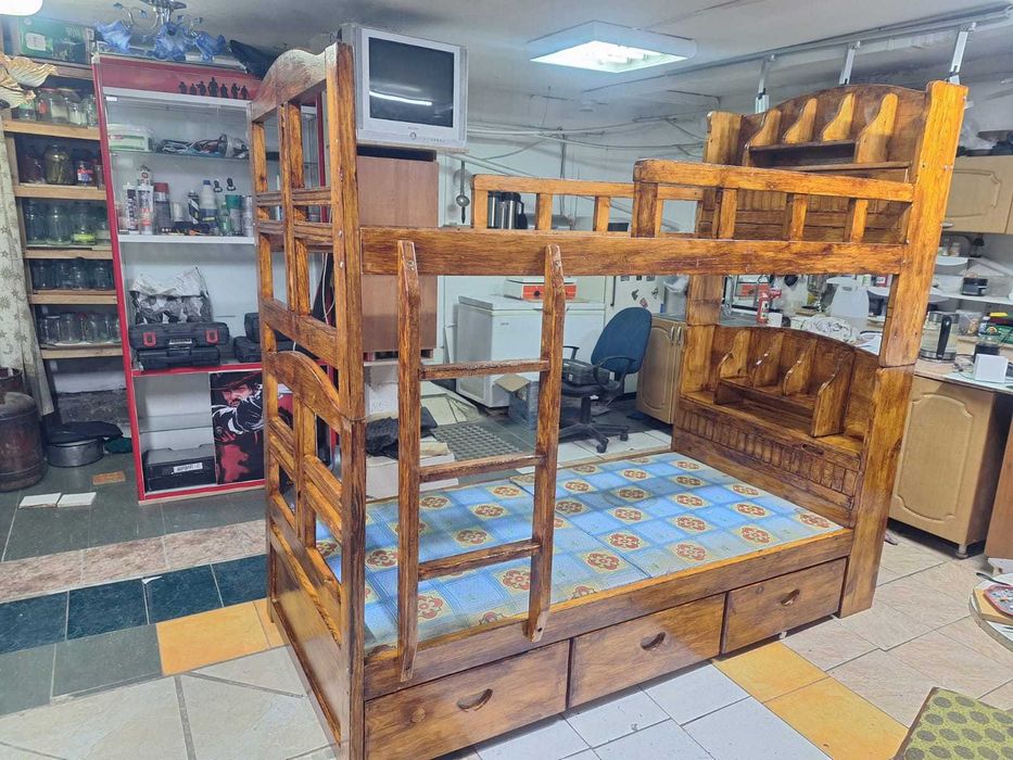 Кровать двухъярусная