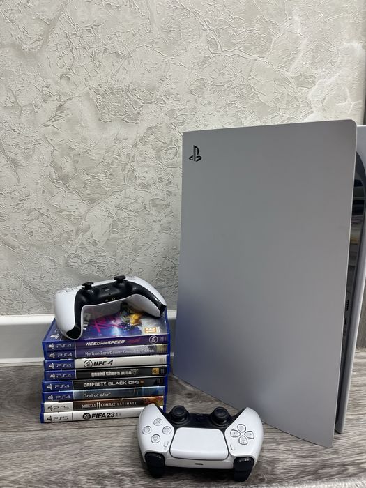 PlayStation 5 + 2 джойстика + 7 игр