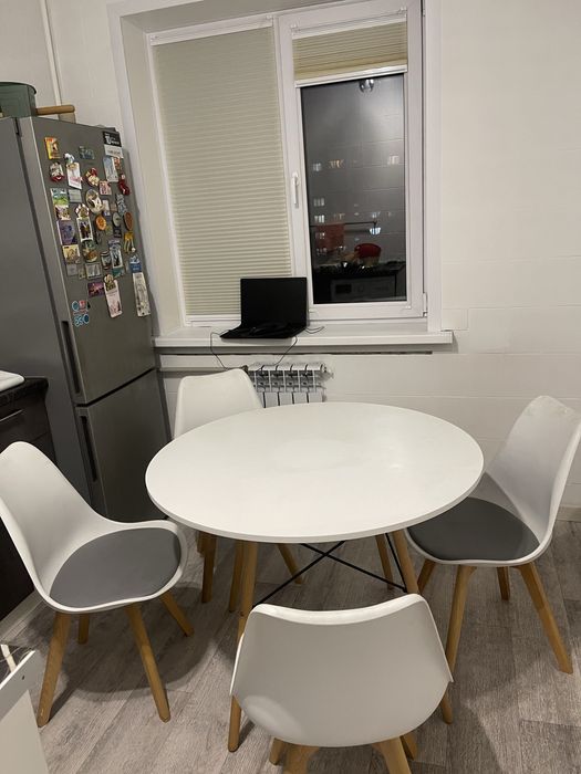 Стол и стулья на кухню