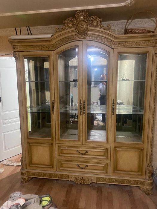 Мебел шкаф сервант  для посуды