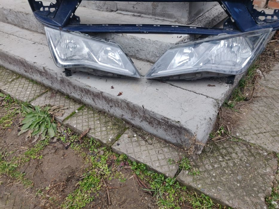 Предна Броня с решетка и комплект Фарове за Seat Leon 2013/2017