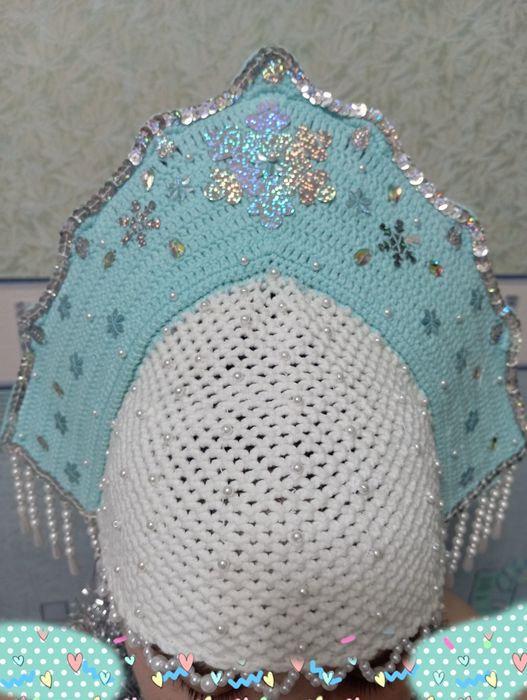 Кокошник новогодний, вязанный.