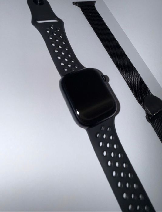 [URGENT] Vand Apple Watch Series 7 NIKE + Carcasa protectie + bratara metalică