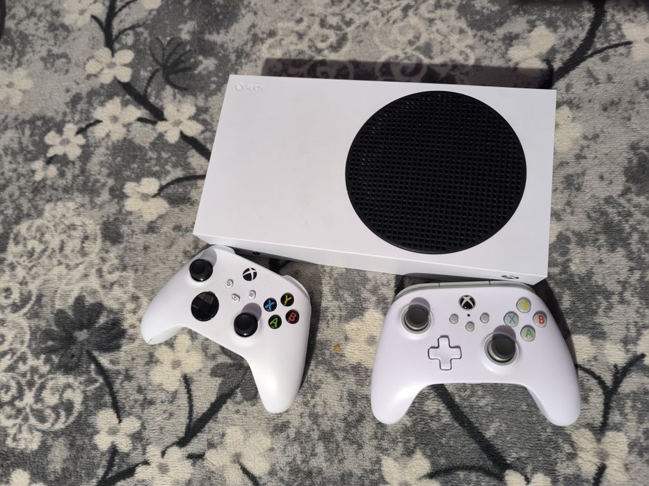 Vând Xbox Serie S