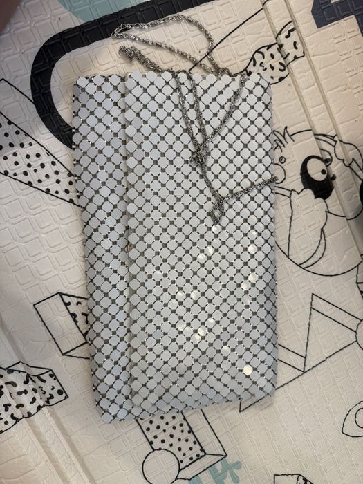 Дамски чанти и раница със забележки