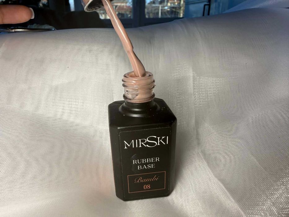 Гел лакове и бази