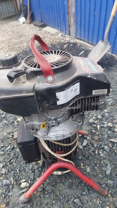 Бензогенератор продам