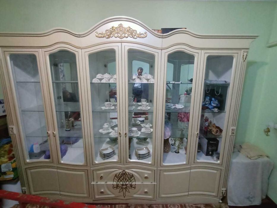 Стенка для гостинный.