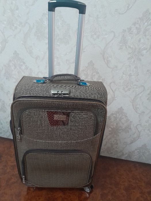 Sayohat uchun chemadon sotiladi