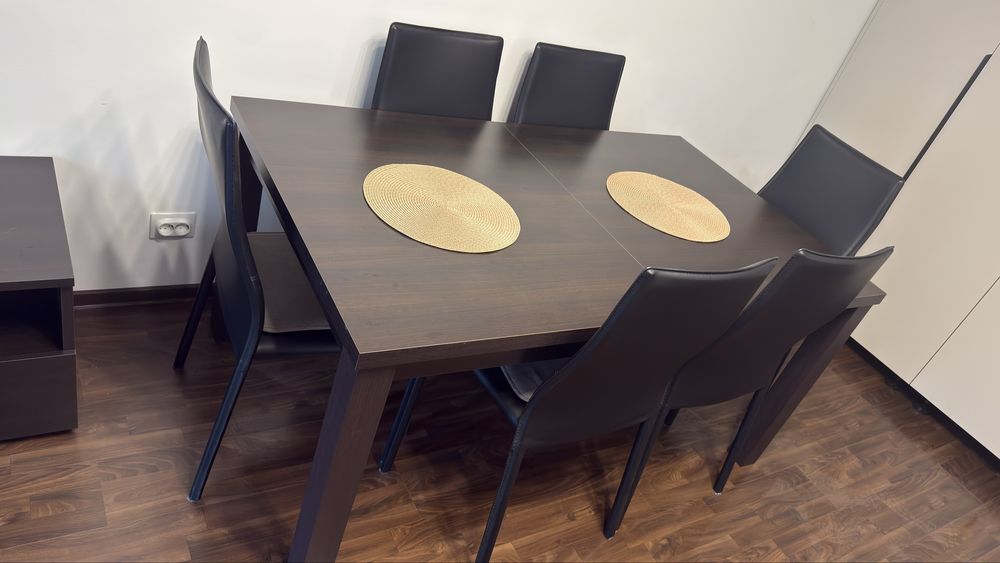 Masa extensibila cu 6 scaune - aproape noua