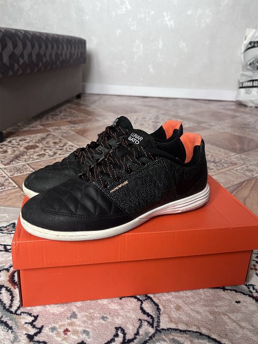 Продам футзалки найк лунаргато