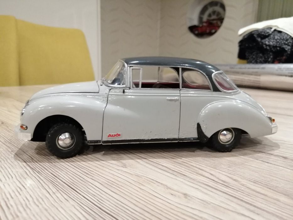 Колекционерска количка 1:18