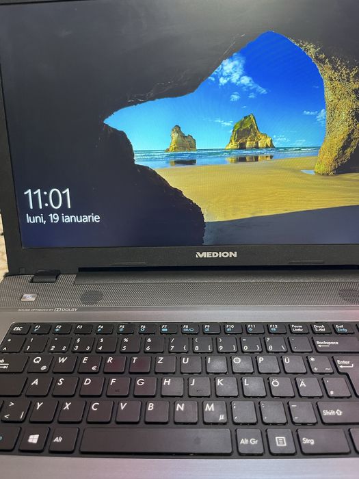 Laptop Medion-functioneaza foarte bine!