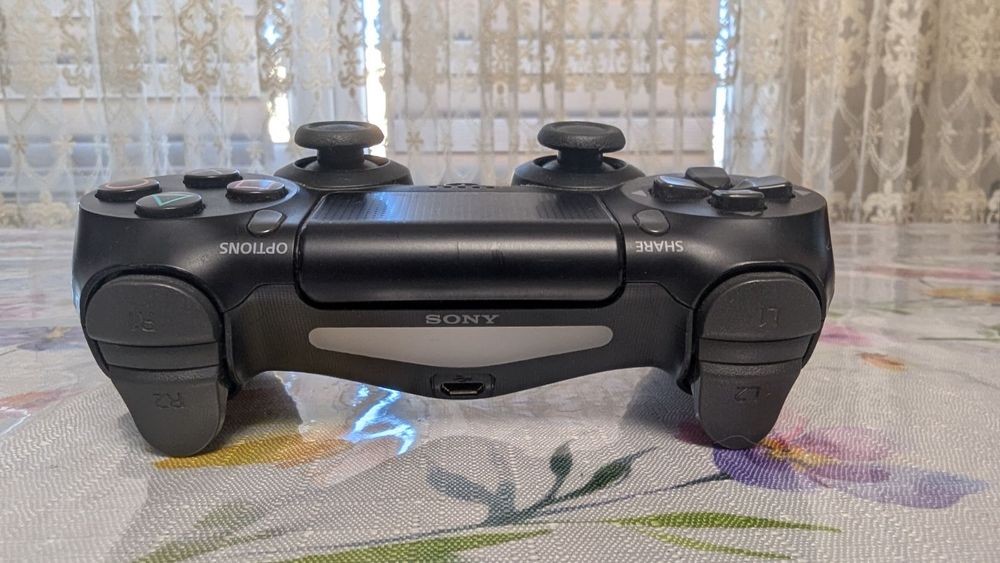 Продавам PlayStation 4 slim 500gb