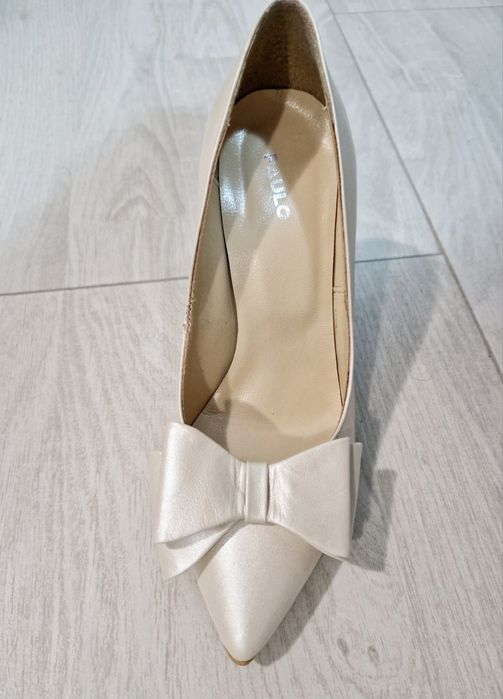 Pantofi nude din piele, 36