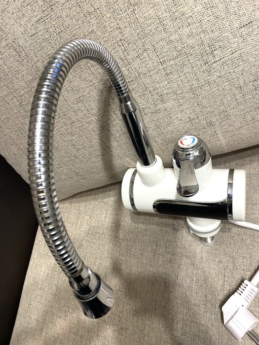 Електрически водонагревател за стоящ монтаж 3000W