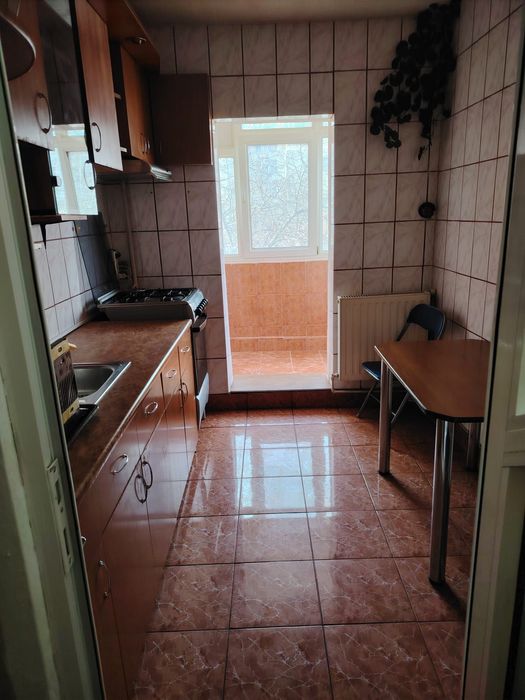 Vând apartament Broșteni