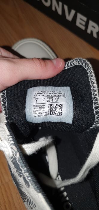 Vând Converse mărimea 37.5