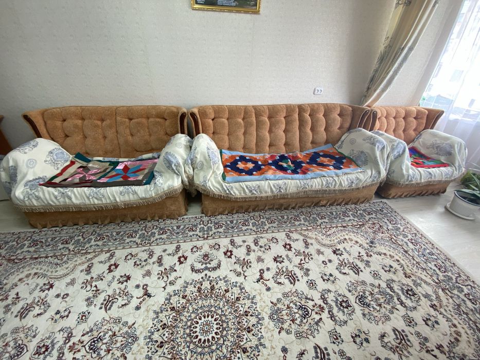 Продается диван для зала