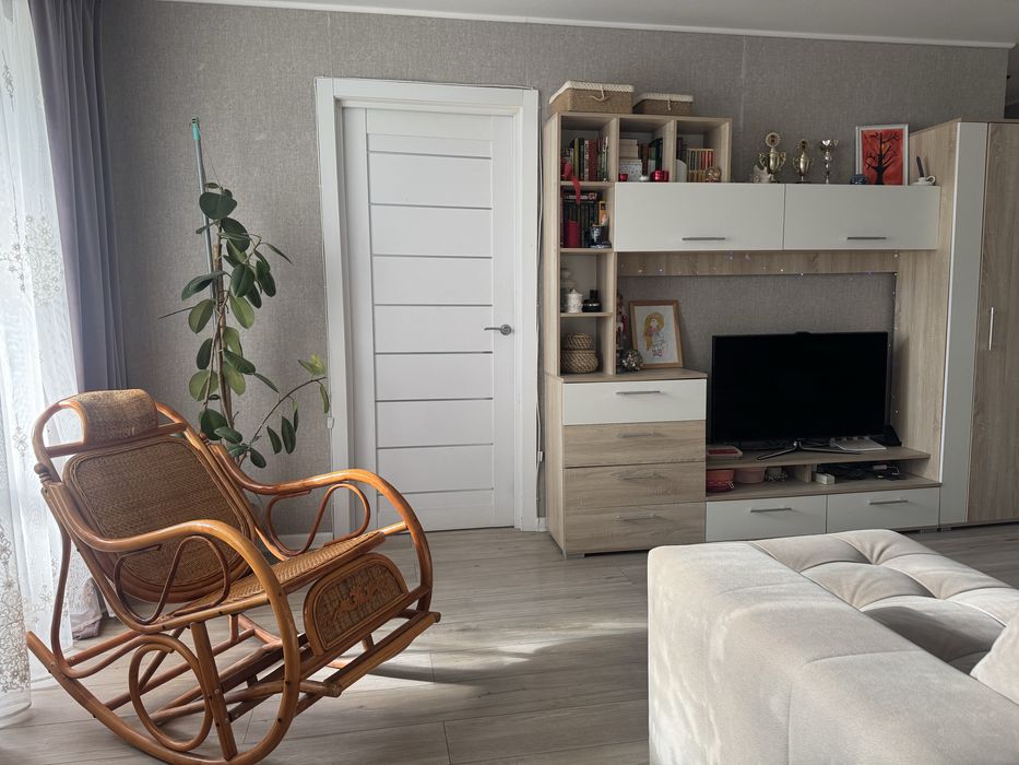 Продам квартиру трехкомнатную