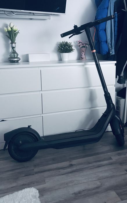 Vand trotineta ninebot E2 pro in stare buna