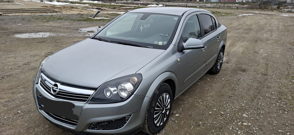 Proprietar vând Opel Astra H, 2010, 1,6 benzina, sedan