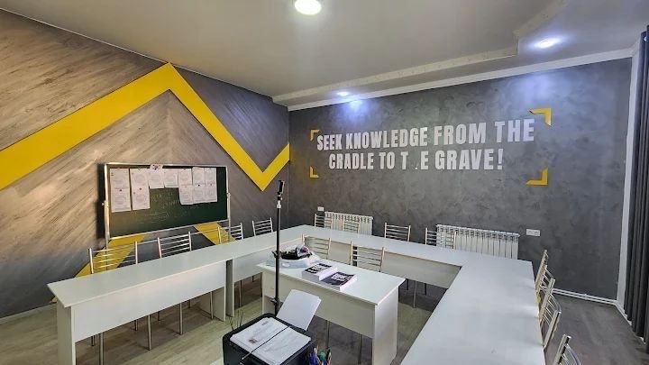 Bino 2-qavati ijaraga beriladi.