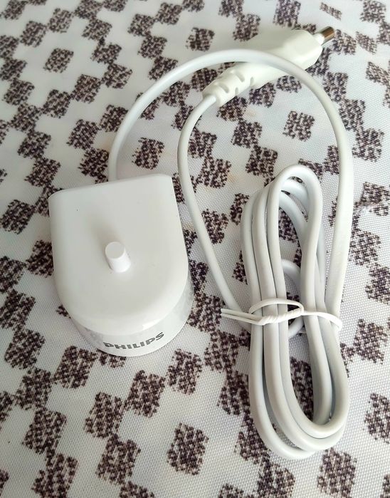 НОВО ! ОРИГИНАЛНО ! Зарядно за черка за зъби Philips