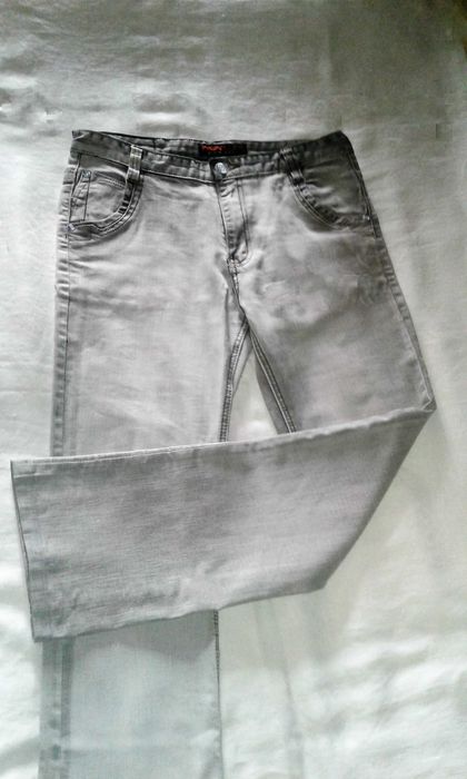 Джинсы Бело-серые. 48 размер