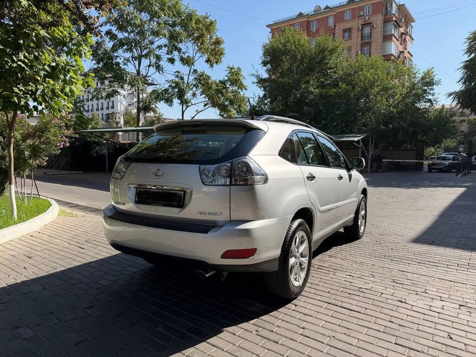 Срочно продается автомобиль Lexus RX 350