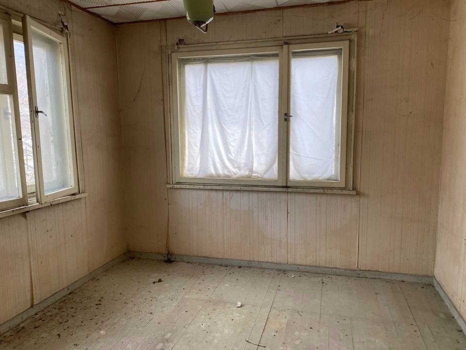 КЪЩА с РЗП 160 кв.м., двор 566 кв.м., град Карлово