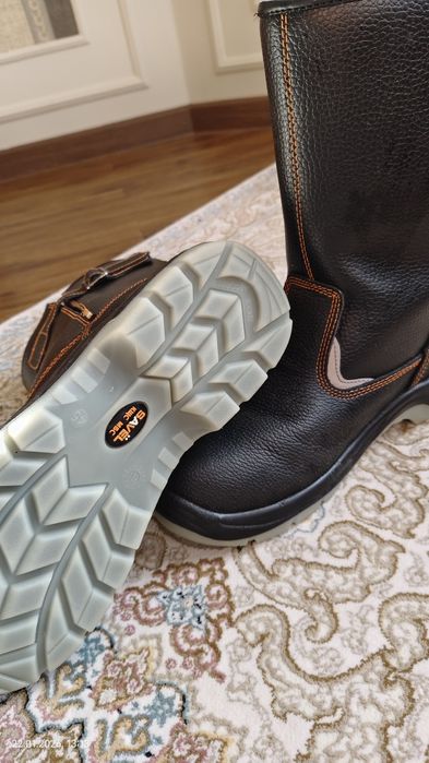 Еркаклар етиги сотилади