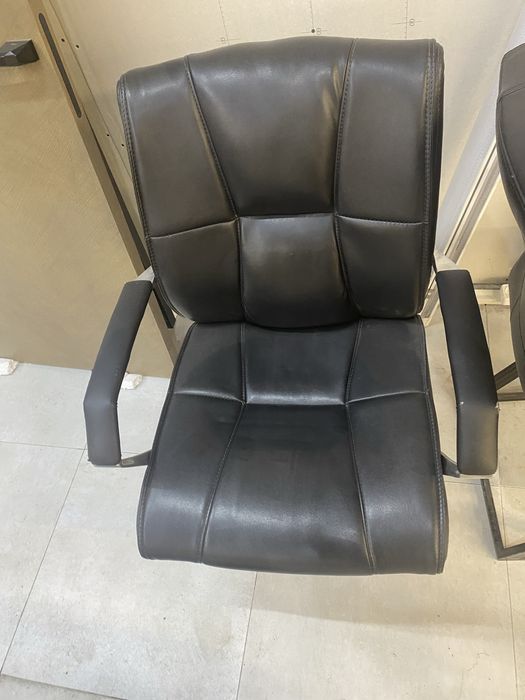 Продам 2 стуля и 1 стол