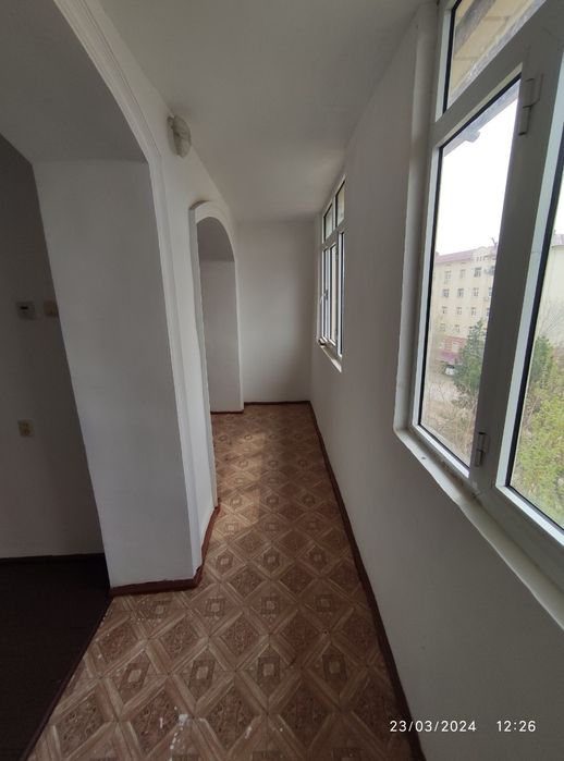 Срочна Қарши шаҳрида вилояти ҳокимлиги рўпарасида уй сотилади