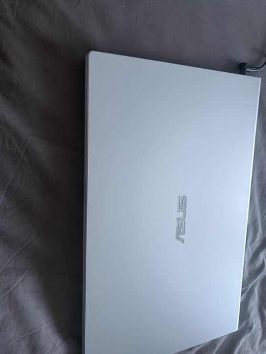 Vand laptop Asus i7 generatia 10
