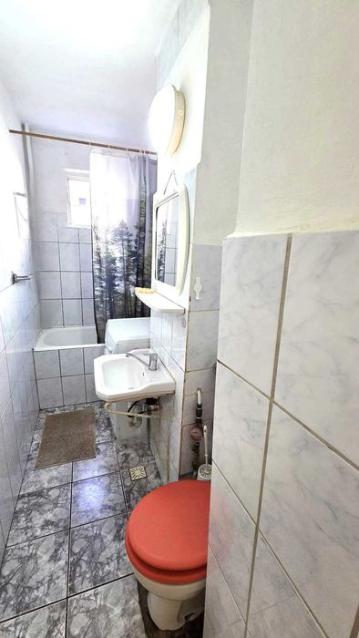 Vand apartament 2 camere la parter Rogerius