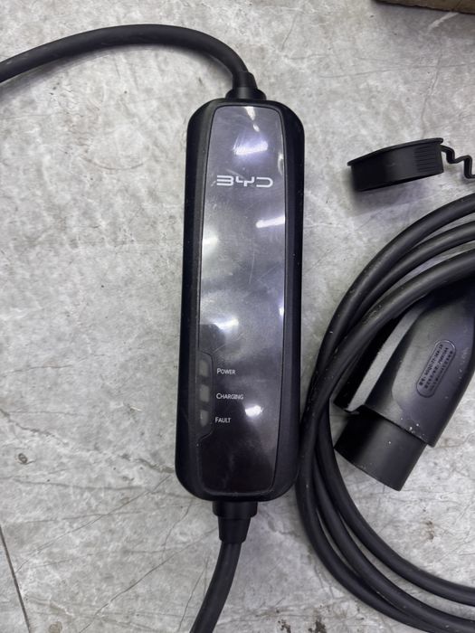 Byd original uzini zaryadkasi